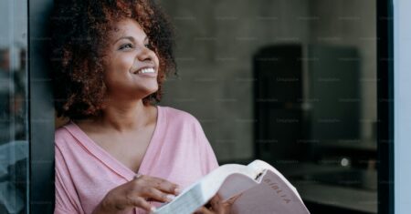 Valorização da Mulher Segundo a Bíblia: Construindo uma Autoestima Alinhada com o Propósito Divino